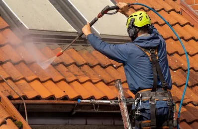 Démoussage et hydrofuge de toiture à Aujac